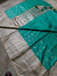 Teal &amp; Gold Floral Saree ,😍