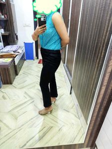 Stylish , Smart Halter Neck PrintedTop