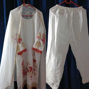 Pakistani Suit For Summers