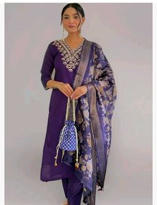 Naixa Women&#39;s Chanderi Embroidered Straight Kurta