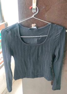 Black Full Sleeves Crop Top