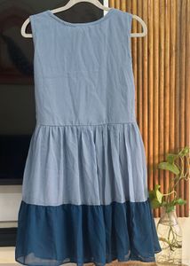 Blue Sleeveless Ruffle Dress. Size: 34-36