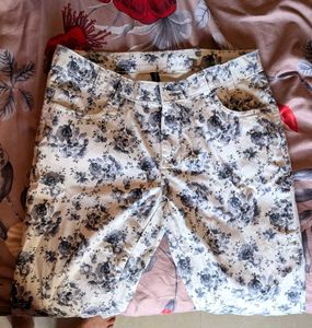 White Jeggings flowered