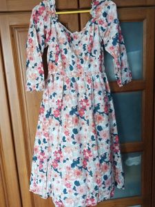 Simplicity A - Line Knee Length Dress - URBANIC