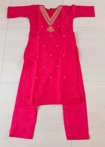 Elegant Embroidered Kurta Set 😍