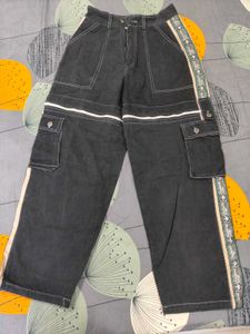 Loose Fitting Cargo Jeans