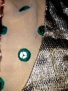 Fabulous Saree For Mehendi Heavy Border