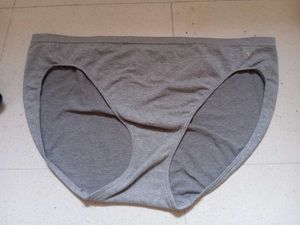 victoria&#39;s secrets panties - Set of 4