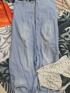 Mom Jeans &amp; Floral Crop Top Set