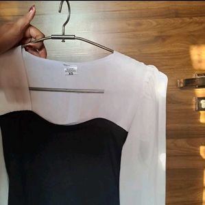 Beautiful Black And White Balloon Sleeve Top🖤🤍✨