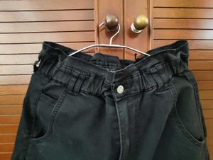 Black Mom fit jeans, dark blac jeans