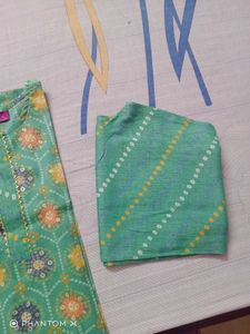 Kurta pants.There is no Duppta