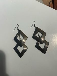 Elegant Black Geometric Drop Earrin
