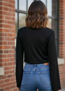 🎀Black Tie-front Crop Top