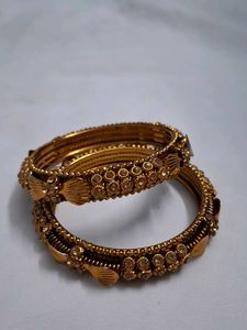 Golden Bangle Set of 2 bangles for 80rs ✨️✨️✨️