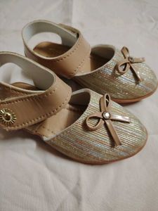 Sparkly Bow Sandals - Size Toddler 5