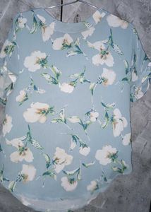Trendy Floral Feminine Top