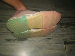 The White pole Women Sneakers