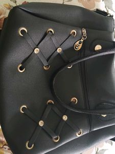 Black Colour Handbag/Shoulder Bag👜