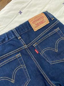 Levi&#39;s Dark Wash Jeans