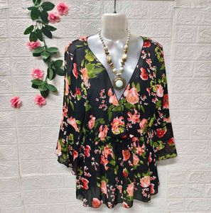 Size M/L 🎁Buy 2 Get 1 Free🎁 Floral V-Neck Top