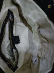 Rare GUCCI BLACK LEATHER DOUBLE G EMBOSSED  Bag