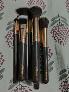 Minara Makeup Brush Set