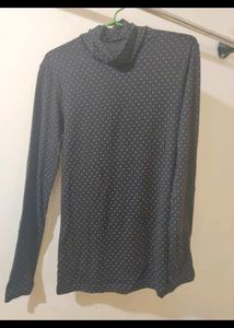 Turtle neck polka dot sweater style