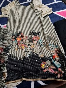 Elegant Floral Embroidered Kurta Set