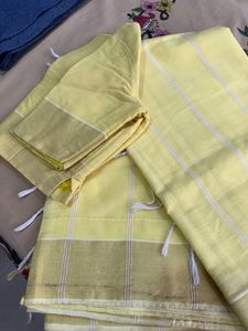 Saree Along With Blouse