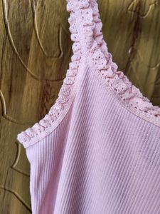 H&amp;M Lace Trimmed Crop Top/ SIZE-M