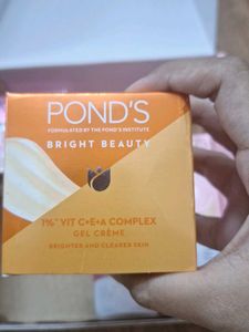 Pond&#39;s Bright Beauty Skincare Kit