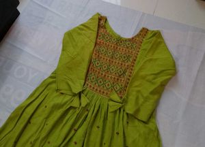 Nayra Cut Kurti