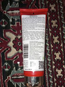 Body Cupid While Strawberry Bath And Shower Gel