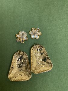 DETACHABLE HEAVY LOOK EARRINGS