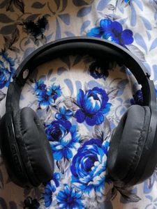 Black Wireless Headphones
