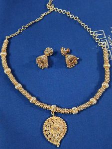 Elegant Gold-Toned Necklace Set