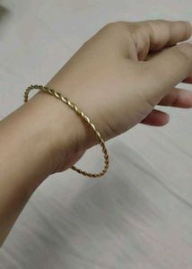 New Never Used Gold Tone Bangle Bracelet