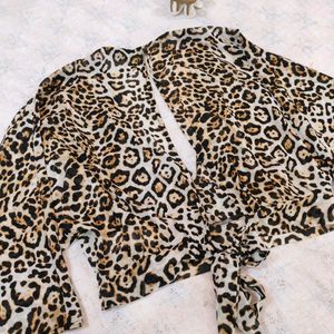 🐆 FOREVER 21Leopard Print Tie Top 🐆
