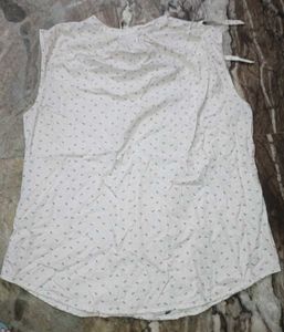I m selling a top which is in new quality
