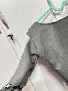 GREY BACKLESS TOP WITH BOW😍