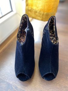 Final Pricedrop Black Suede Stelatoes
