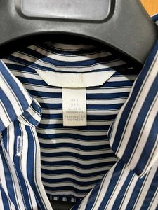 H&amp;M WOMEN BLUE STRIPED SLEEVELESS SHIRT (S)