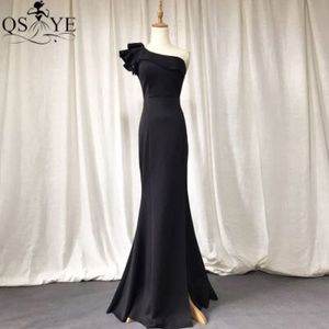 Elegant Black One-Shoulder Gown