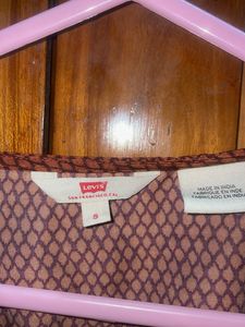 Beautiful Brown Top From Levi’s
