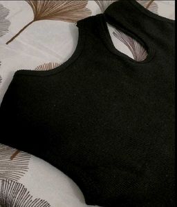 💗Ribbed black Cutout Top 🖤