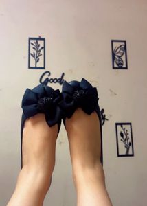 Women bow Bellies