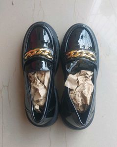 Shoetopia Chunky Chain Loafers