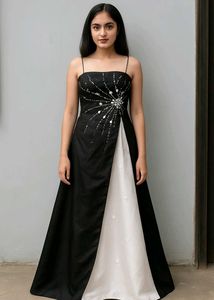 Elegant Ethnic Gown single pics 1000