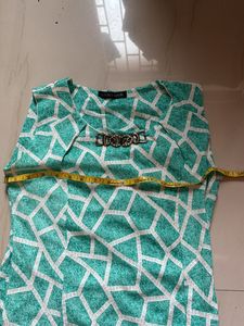 A Green Printed Casual Top